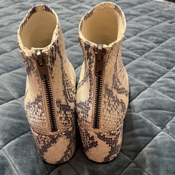 Steve Madden snake skin print ankle boot - Picture 8 of 8